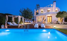 Love White Villa